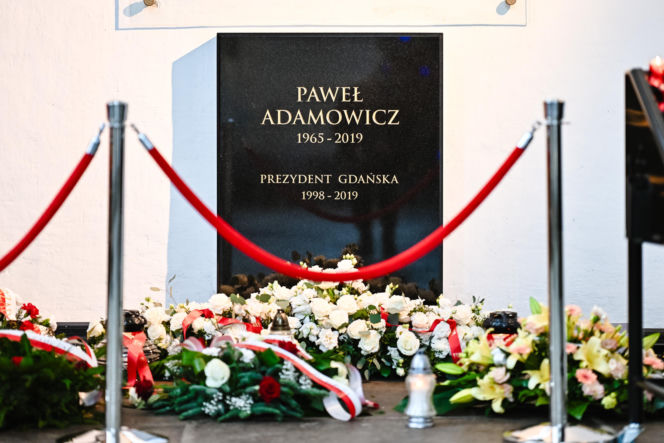 Grób Pawła Adamowicza w rocznicę tragedii