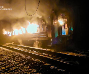 Cztery osoby zginęły w ataku rosyjskich dronów na pociąg w obwodzie charkowskim