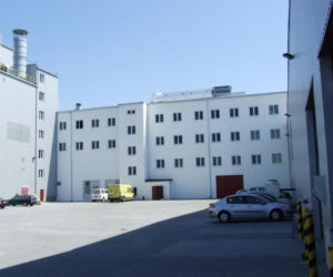 Hala produkcyjna z budynkiem biurowym
