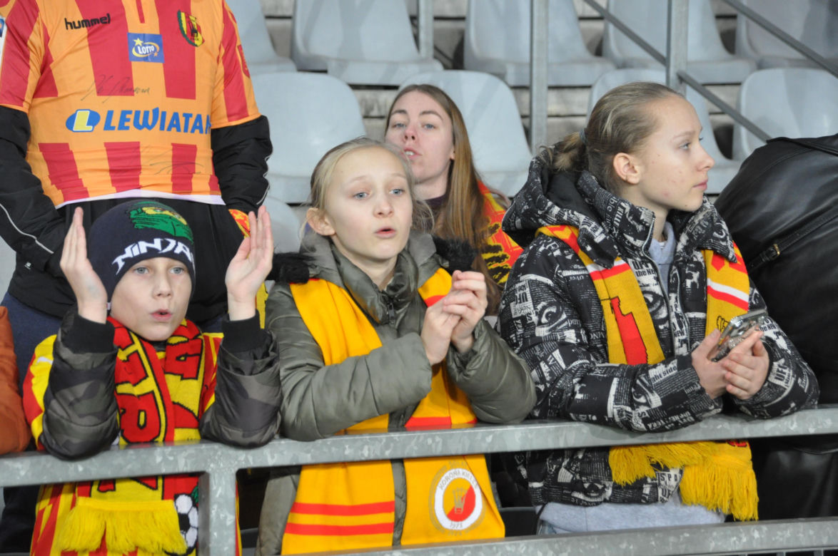 Korona Kielce - Legia Warszawa. Zdjęcia kibiców na Suzuki Arenie