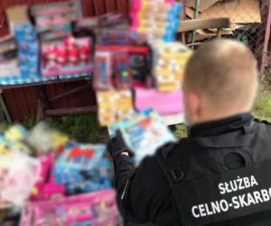 Kupiłeś dziecku TAKĄ zabawkę? Może zagrażać zdrowiu! Nielegalne zabawki w hurtowni