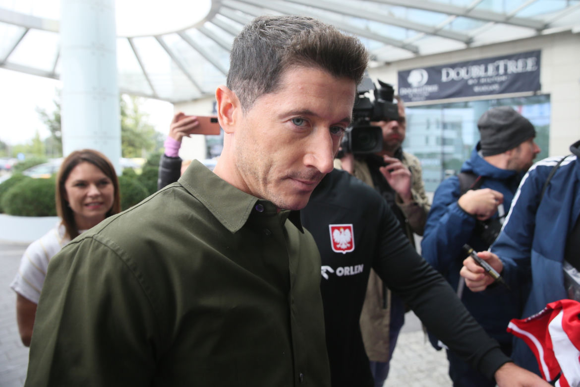 Reprezentacja Polski w piłce nożnej rozpoczyna zgrupowanie, piłkarze przylecieli do Polski.