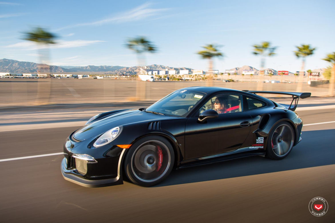 Porsche na felgach Vossen