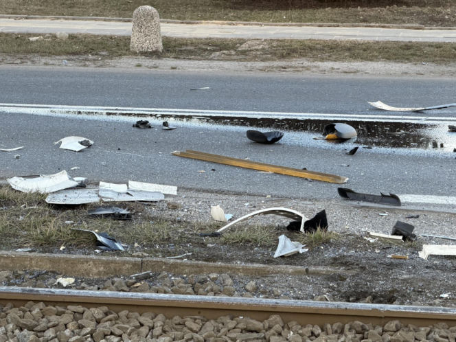 Zderzenie ciężarówki z tramwajem i potrącenie na torowisku; utrudnienia w kursowaniu tramwajów
