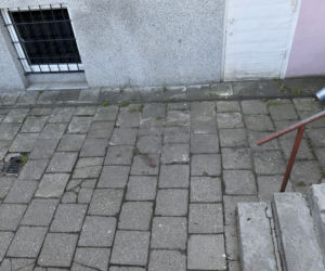 2-latek wypadł przez okno! Matka miała 1 promil
