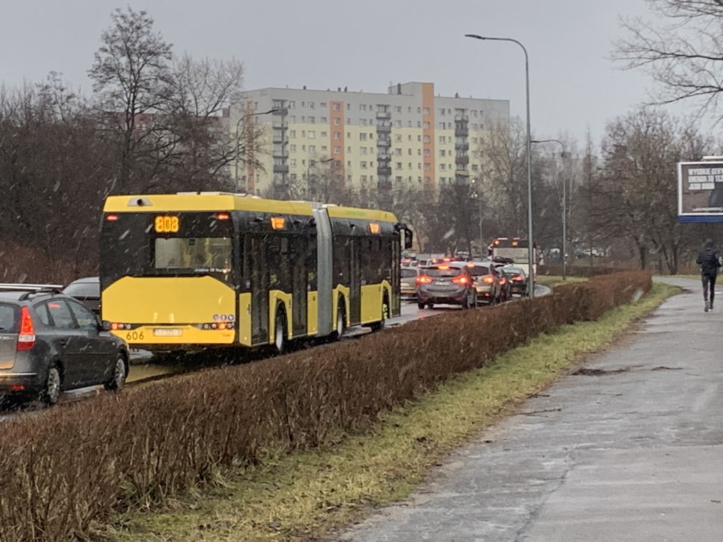 Mecz Zagłębia sparaliżował Sosnowiec.  Na ulicach wokół stadionu wytworzyły się ogromne korki, kibice nie mają gdzie parkować