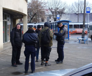 Trzech mężczyzn zrobiło sobie libację w centrum