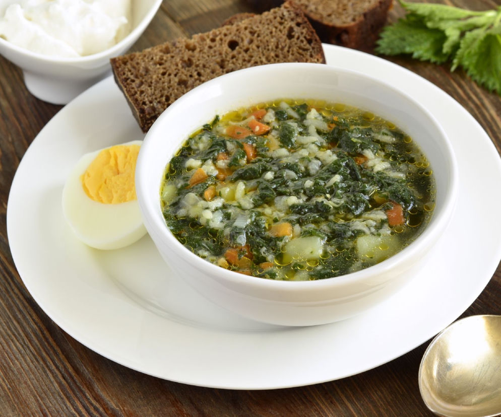 Zupa pokrzywowa - przepis na zupę z pokrzyw i kaszy