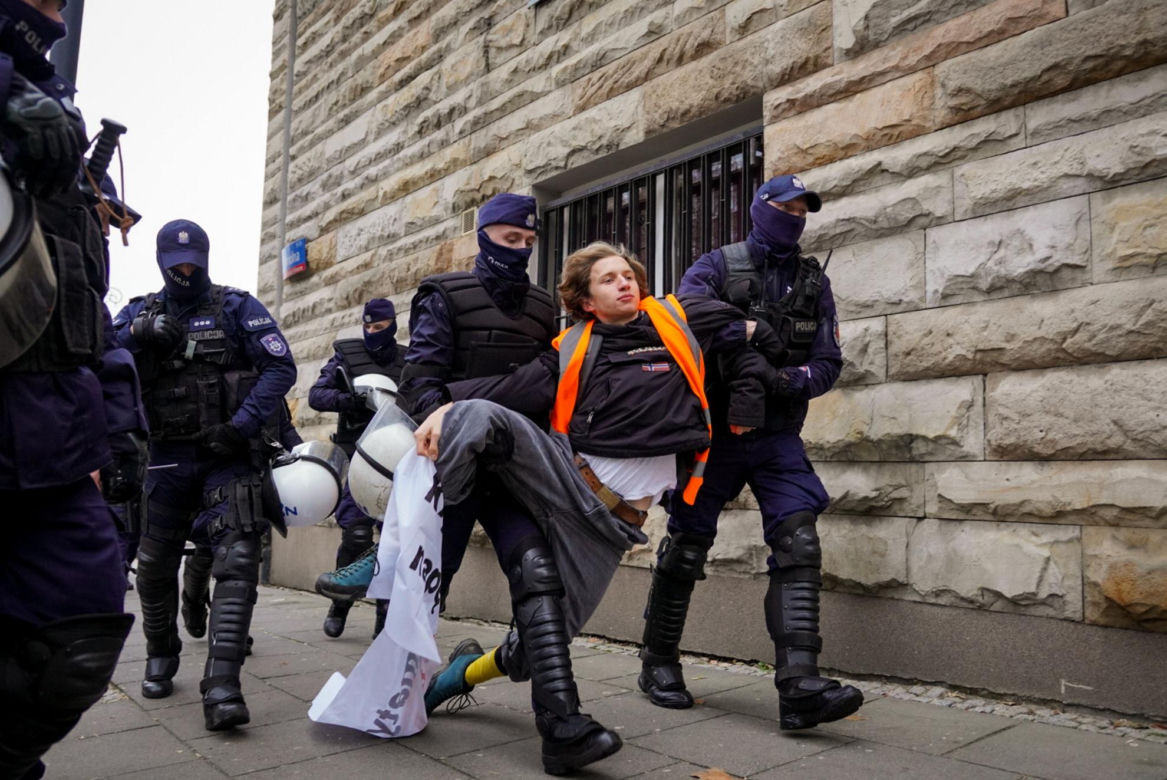 Incydent na Marszu Niepodległości w Warszawie. Aktywiści zablokowali trasę