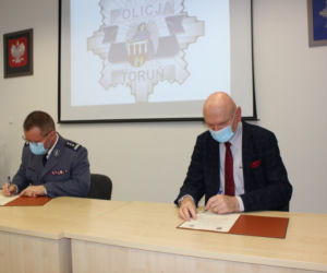 Porozumienie toruńskiej policji z Urzędem Miasta. Prezydent i komendant podpisali umowę