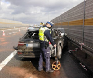 40-latek zginął na A1 wbijając się luksusowym Audi pod naczepę