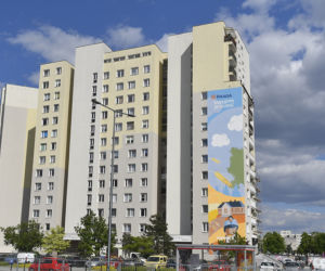 Mural na bloku przy stacji metra Trocka
