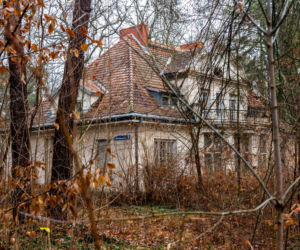 Opuszczona willa w Konstancinie