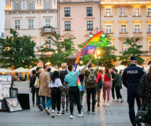 Demonstracja LGBT i narodowców na krakowskim Rynku