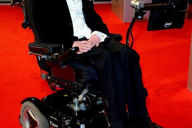 Nie żyje Stephen Hawking. Na swoim geniuszu zbił fortunę [ZDJĘCIA ...