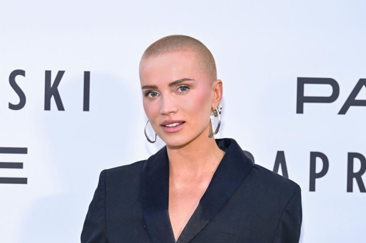 Maffashion pokazała sesję w letniej sukience. Ten kolor to prawdziwy hit tego lata