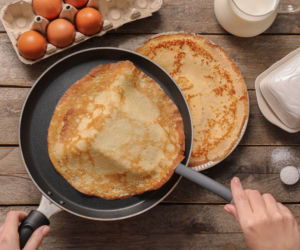 Sekret idealnych naleśników. Unikaj tych 5 błędów, a już zawsze wyjdą cienkie, elastyczne i bez dziur