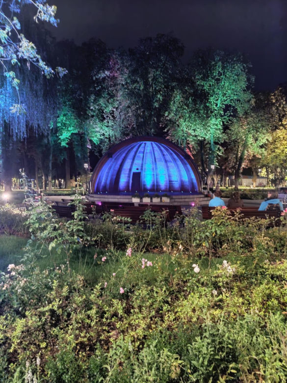 Tężnia w Busku-Zdroju piękna także nocą. Zobacz zdjęcia