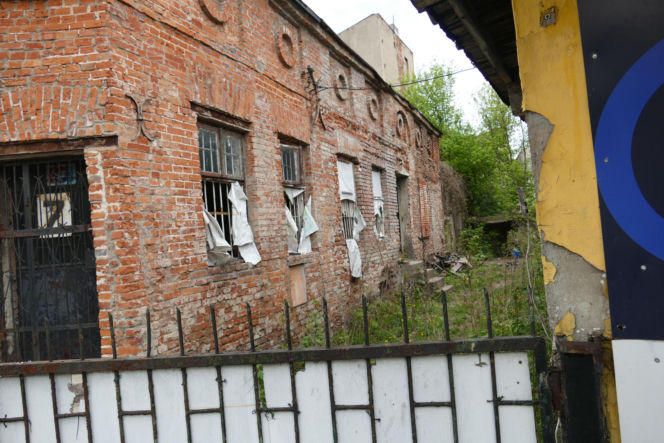 Skatował kolegę nożycami. Prokurator chce kilkudziesięciu lat więzienia. „To człowiek zdemoralizowany”