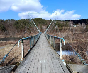 Będzie ładniej,  wygodniej i bezpieczniej.  Ruszył remont kładki nad Dunajcem 