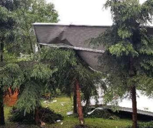 Burza nad Śląskiem zbiera żniwo. Połamane drzewa i braki w dostawie prądu [ZDJĘCIA, WIDEO]