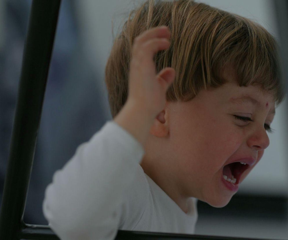 Histeria po przedszkolu to nie jego wina. To może być dowód miłości