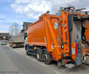 Pijany 33-latek uderzył ciężarówką w śmieciarkę. Pracownik wylądował w szpitalu