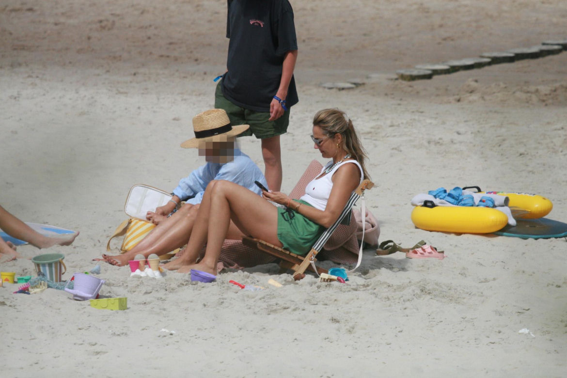 Małgorzata Socha na plaży z rodziną