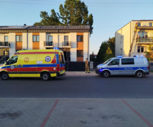 Dziecko wypadło z pierwszego piętra szeregowca przy ul. Chełmońskiego w Siedlcach