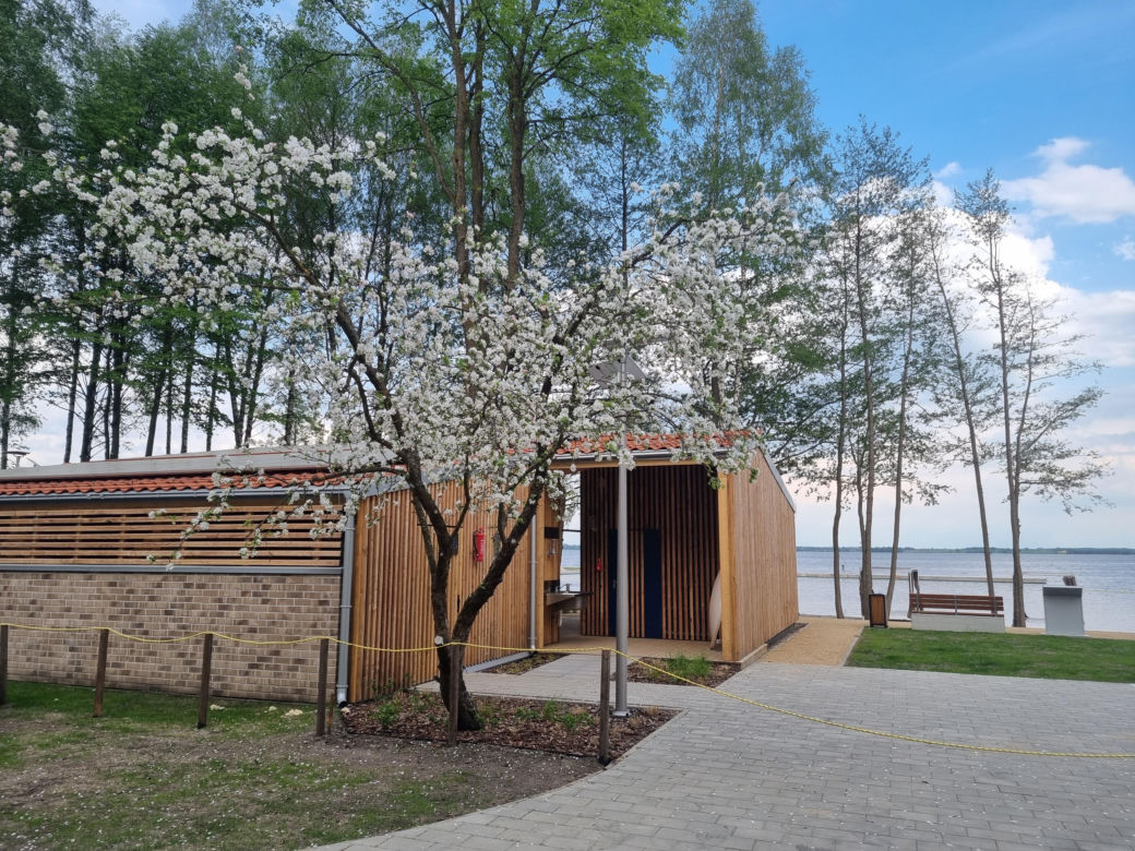 Nowa Eko Plaża w Giżycku otwarta. Niezwykłe miejsce powstało nad jeziorem Niegocin