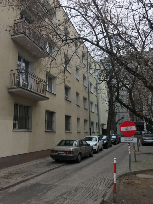 Mieszkanie w Warszawie kupił za 23 000 zł.