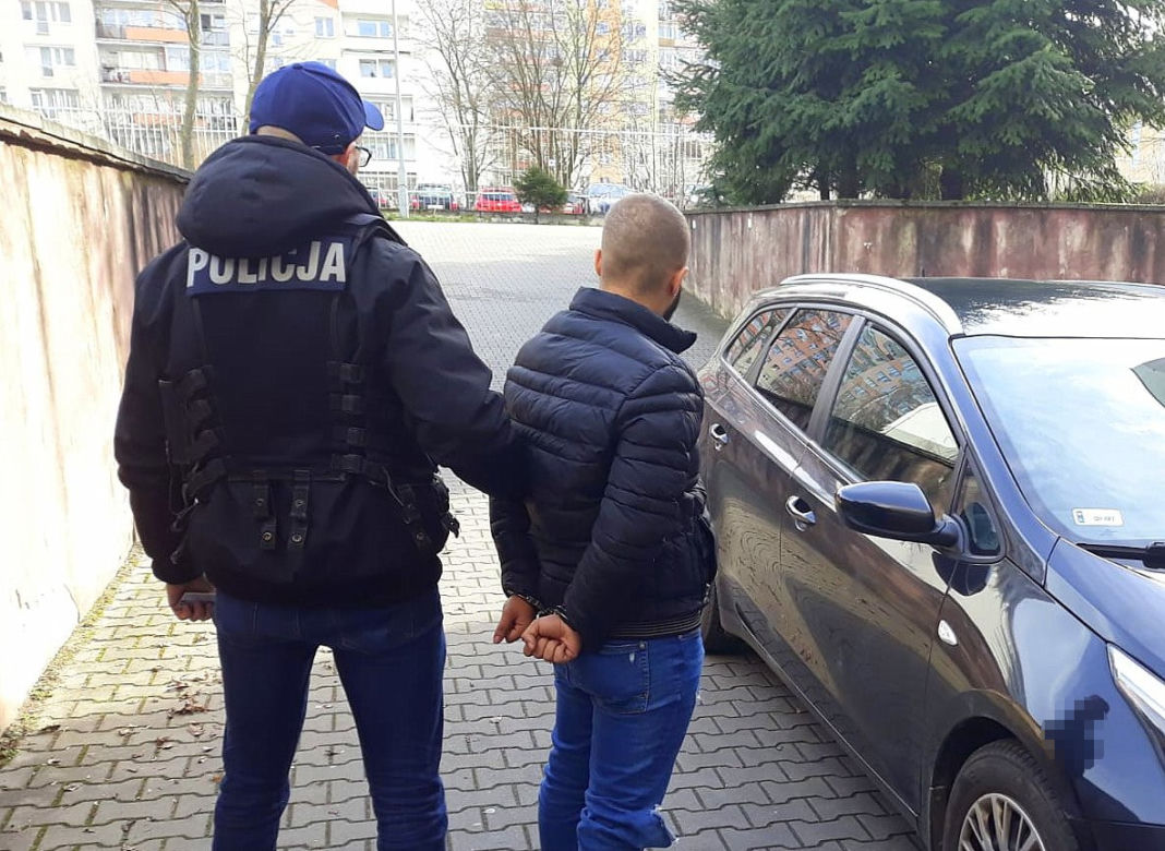 108 tysięcy złotych w aucie oszustów "na wnuczka"