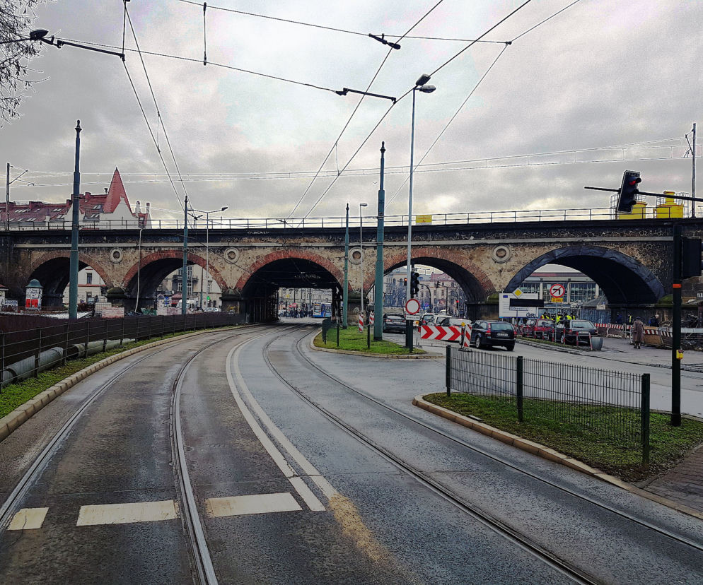 Zabytkowy wiadukt nad ulicą Grzegórzecką w Krakowie do rozbiórki?