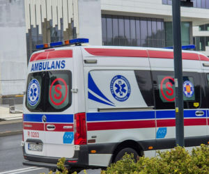 Ratownik medyczny chciał mu pomóc. 26-latek wrzeszczał, że go zabije. Skandal na Mazowszu