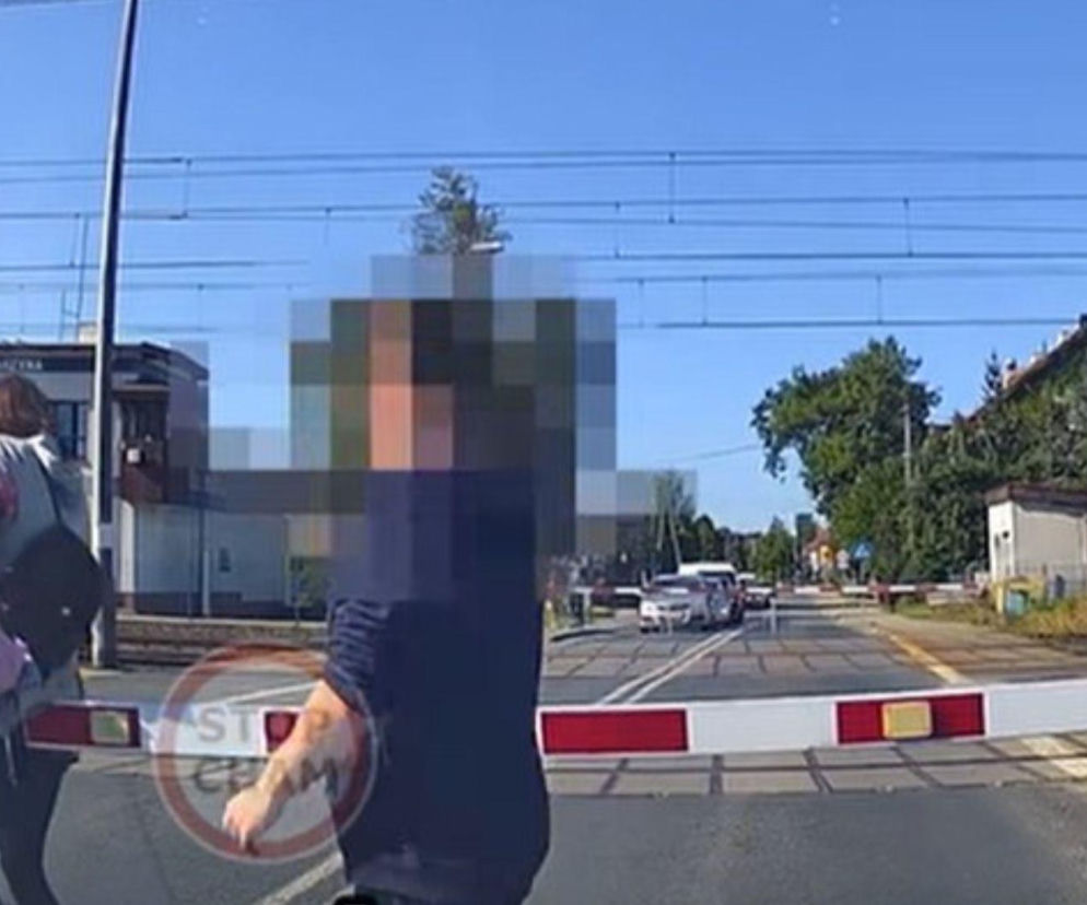 Weszli z dzieckiem na tory tuż przed pociągiem. Szokujące nagranie