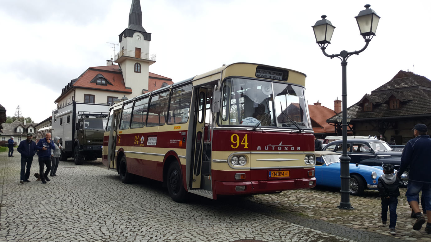 Zlot zabytkowych pojazdów w Nowym Saczu