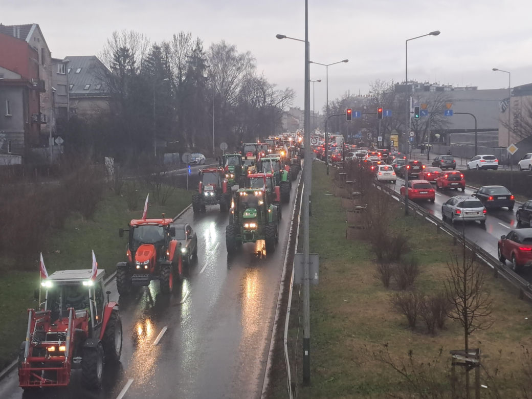 Strajk rolników w Krakowie. Kolumna liczyła ponad 400 maszyn