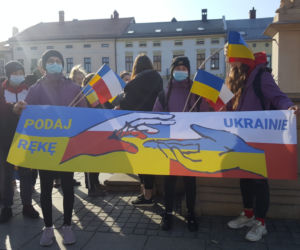 Młodzi ludzie - solidarni z walczącą Ukrainą 