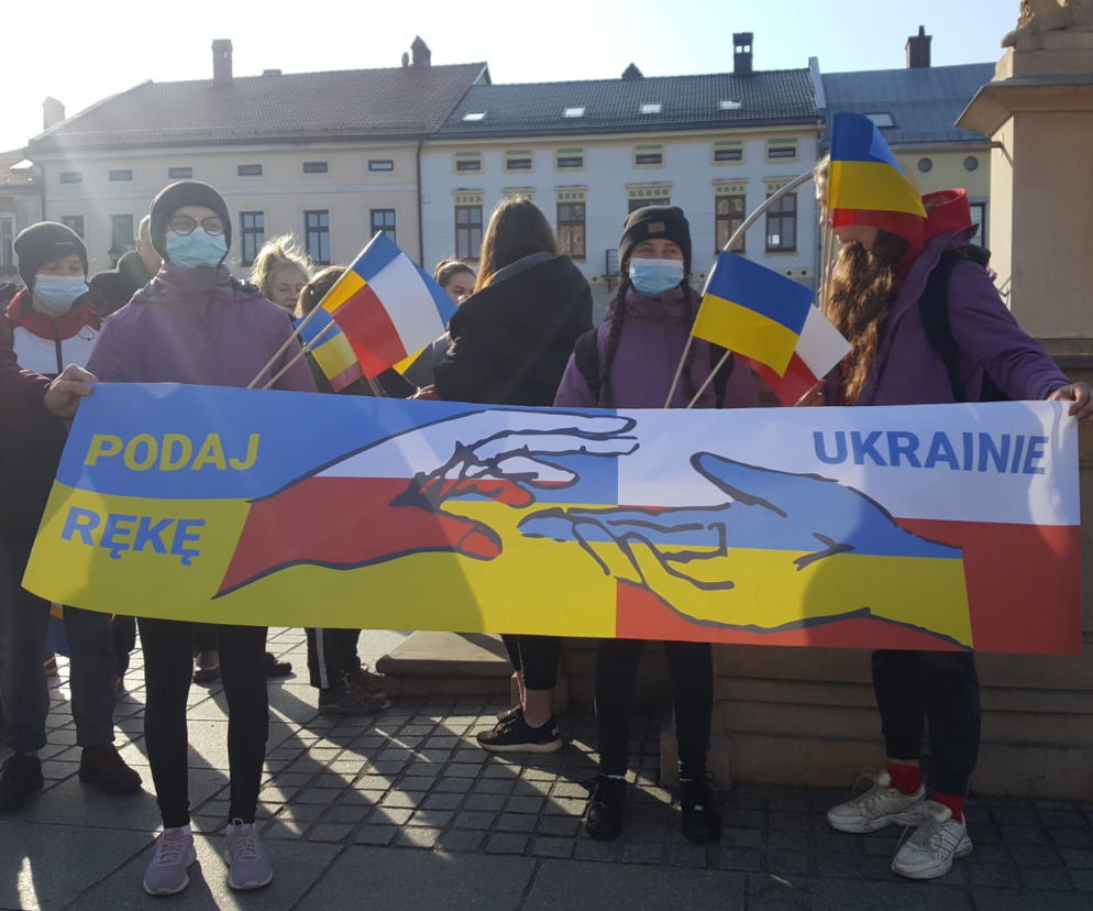 Młodzi ludzie - solidarni z walczącą Ukrainą 