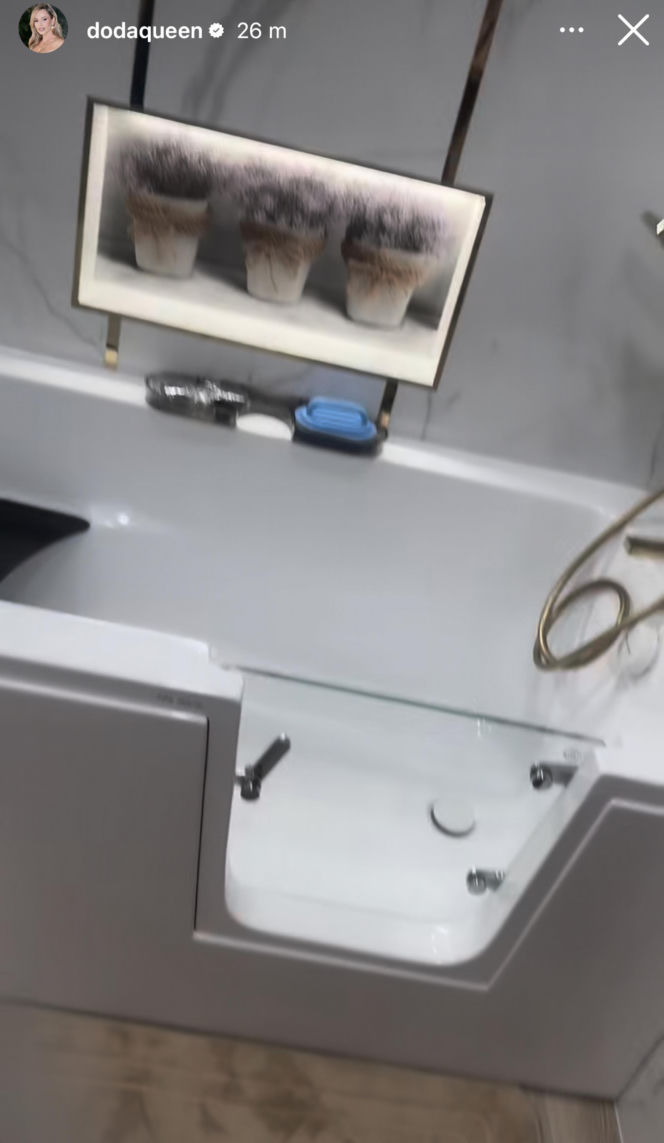 Doda urządziła rodzicom pokój na starość