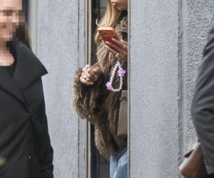Sandra Kubicka w wałku na głowie