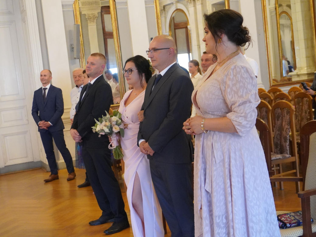 Prezydent Tarnowa udzielił ślubu. Anna i Mariusz powiedzieli sobie „tak” w Sali Lustrzanej
