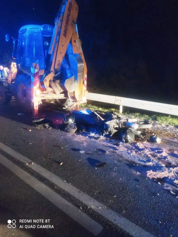 Cieniawa. Nie żyje młody motocyklista. Zderzył się czołowo z koparką