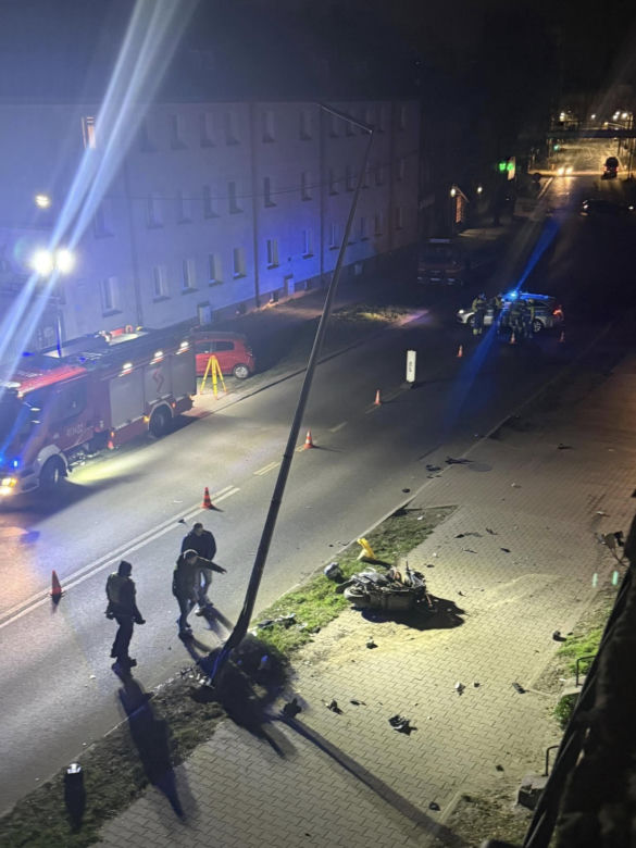 Motocyklista wjechał w przydrożną latarnię