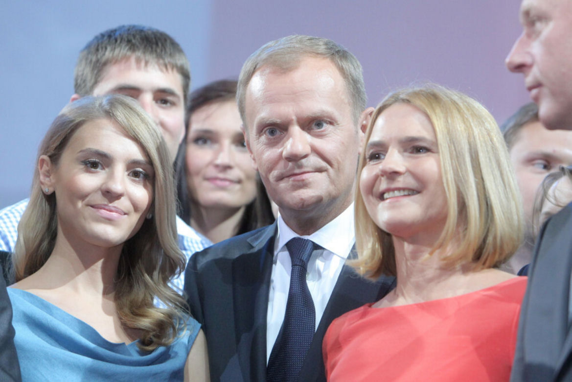 Tak polityka zmieniła Donalda Tuska. Wszystko widać na jego twarzy i głowie!