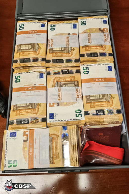 Gang pseudokibiców rozbity. Zatrzymano towar wartości 1 miliarda złotych