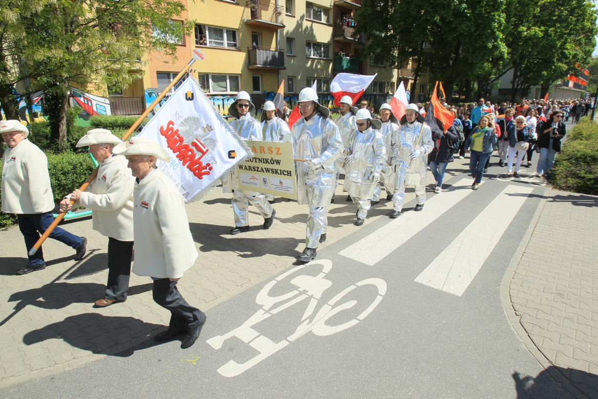 Warszawa pielęgnuje tradycję hutniczą. Kolorowa parada przeszła ulicami miasta