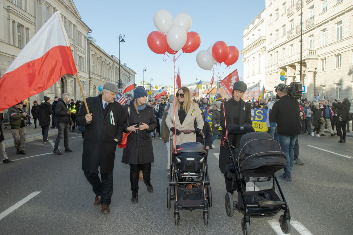 Warszawa. Manifestacja pod hasłem: Matki wołają przestańcie strzelać do dzieci!