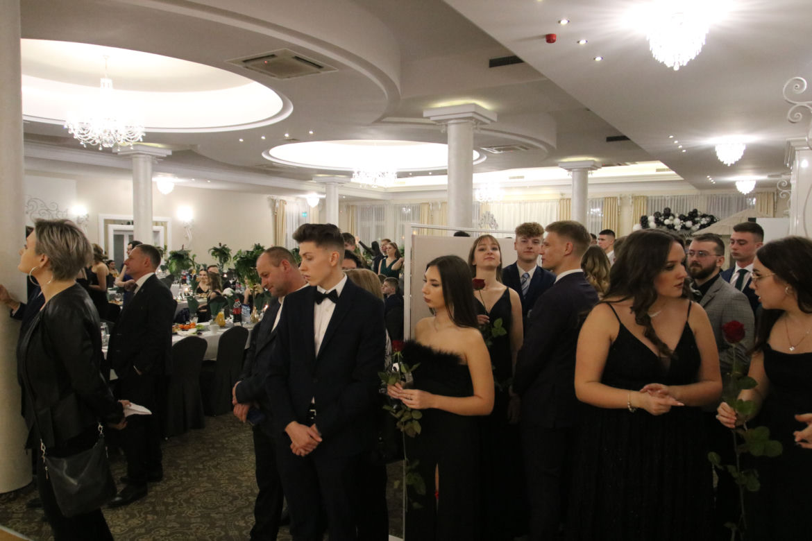 Zabawa studniówkowa Technikum nr 10 w Rzeszowie. Tak bawili się tegoroczni maturzyści [GALERIA]