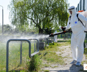 Bełchatów: Dezynfekcja obiektów sportowych. Siłownie, boiska wszysto spryskano dezynfekatorem 